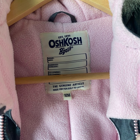 Oshkosh 1 piece snowsuit - 12 months - Picture 5 of 9